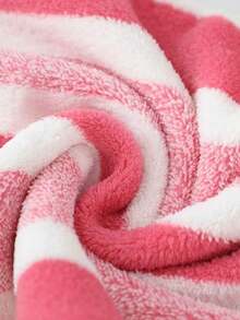 1pc Bath Towel (Available In Multiple Colors), Minimalist Striped Pattern, Made Of Polyester Fiber, Size 70*140cm Or 75*35cm, Also Available 1pc 30*30cm Hand Towel. Suitable For Men, Women, And All Ages, Ideal For Home Use, Highly Absorbent And Quick-Drying, Soft Texture. Suitable For All Seasons, Applicable To Bathroom, Hotel, Gym, Travel, Party, Outdoor Activities, Swimming Pool, Beach, Beauty Salon, Etc. - Multicolor - View 8