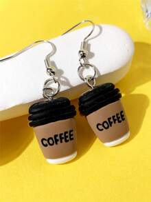 一对创意独特的树脂耳环，造型像咖啡杯。简约时尚的饰品，适合日常佩戴、参加派对，也是送给男女的理想礼物。 - 棕色 - 查看 2
