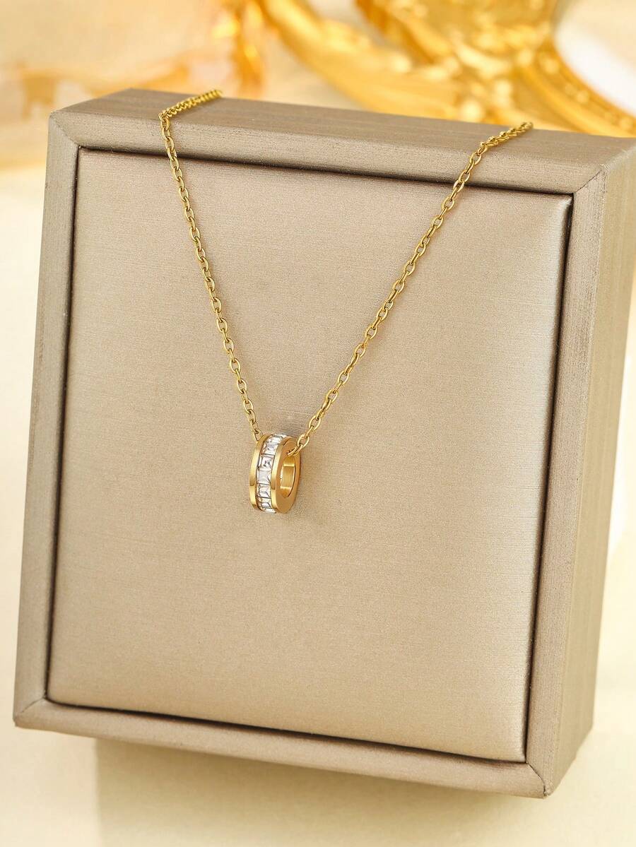 1件18K镀金不锈钢吊坠项链，镶嵌方形白钻，时尚简约设计，适合女性日常佩戴或作为礼物。 - 金黃色 - 查看 1