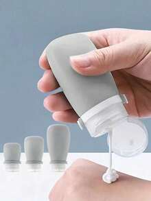 Conjunto de viagem composto por frascos de silicone para armazenar xampu, cosméticos e loções. Esses frascos vêm com fechos à prova de vazamentos e estão disponíveis em três tamanhos: 30 ml, 60 ml e 90 ml. - Cinza - Ver 1