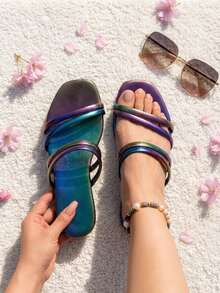 Sandalias planas iridiscentes con degradado de dos tiras para mujer: un calzado de verano elegante y cómodo, diseño versátil y llamativo para climas cálidos. - Multicolor - Ver 3