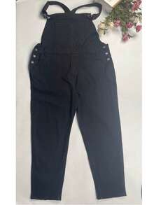 一条黑色百搭牛仔背带裤，版型完美。