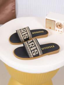 Children's Fashionable Outdoor Slippers, Summer Flat Shoes, One-Piece Sandals, New Stylish Elegant Minimalist High-End Girls Shoes - Black - View 3