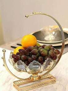 这款高端金属玻璃水果碗适用于酒店、家居、餐厅、俱乐部等场所。它是馈赠女性和母亲的绝佳礼物，也是乔迁新居的理想之选。它还可以作为餐桌上的精美装饰品。