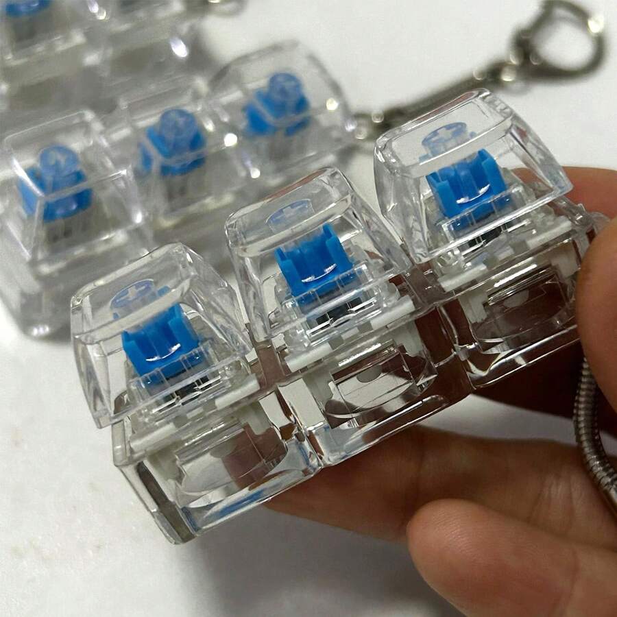 1件新奇减压玩具，机械键盘键帽放松玩具钥匙扣，钥匙圈和桌面配件 - 彩色 - 查看 1