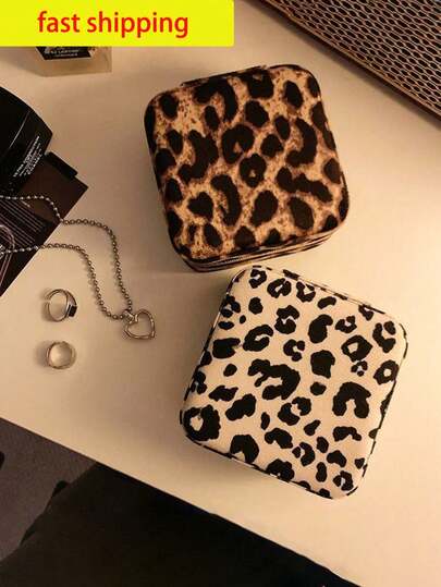 1个豹纹首饰盒，便携式手持首饰耳环戒指收纳盒，小巧优雅项链盒，复古天鹅绒首饰耳环包装盒，INS风便捷旅行项链耳环首饰盒，简约便携首饰盒，耳环项链戒指收纳盒