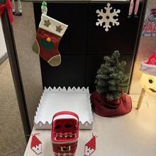 一套 6 个带图钉的软木板：超大公告板，适用于办公室 - 0.4 英寸厚的软木板方块，适用于办公室、学校、家庭备忘录和照片墙。