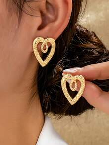 1 Pair Elegant French Style Hollow Heart Stud Earrings, Versatile For Women
