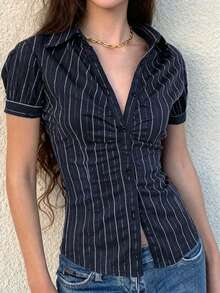 女士Y2K休闲90年代通勤简约时尚性感胸前荷叶边条纹设计全纽扣领短袖修身衬衫，夏季 - 藏蓝色 - 查看 2