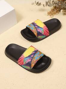 儿童软泡沫拖鞋，轻便防滑舒适，可爱卡通沙滩凉鞋。透气休闲，男女童均适用。