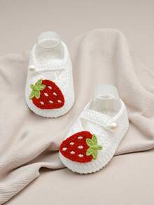 1 Paar Baby Mädchen weiße Satin Schuhe mit Erdbeerstickerei und Perlknöpfen - Weiss - Übersicht 3