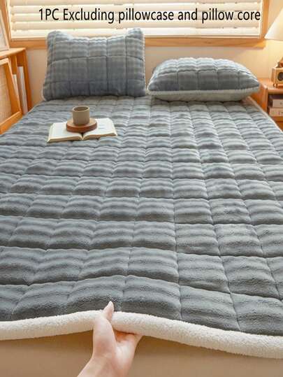 1 Piece Of Solid Color Quilted Bed Cushion, Soft And Comfortable Rabbit Plush Mattress Protection Cover, Mattress Cover, Minimalist Style Mattress, Floor Mat, 4-Corner Elastic Strap Design, Not Easy To Slide Or Deviate, Suitable For Single Beds, Double Beds, Hotels, Guesthouses, Camping, Also Suitable For Spring Mattresses, Foldable Storage, Easy To Maintain, And Can Be Used All Year Round