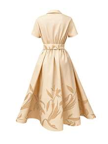 Keke Bloomly 春夏新款优雅女士碎花A字连衣裙，短袖领口配腰带，大地色系，碎花下摆设计，休闲、工作、派对、假日、各种场合皆宜，A字廓形，精致印花，尽显奢华美感，女士情人节装扮 - 杏色 - 查看 4