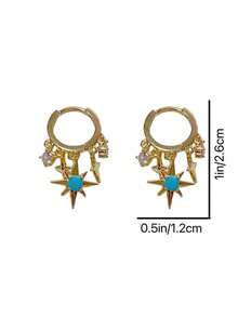 一对优雅时尚的四角星耳环，适合女性在任何场合佩戴