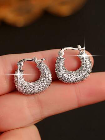 一对奢华U型立方氧化锆耳环，闪亮百搭的几何耳环，适合日常通勤、宴会、舞会、派对、订婚等场合，可作为服装配饰和珠宝礼物。