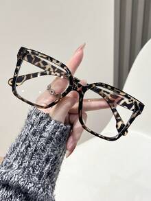 1pc/2pcs Women's Fashion Flat Lens Plastic Frames, Square Shape, Casual Style, Leopard Print Pattern, Suitable For Daily Use, Hiking, Street Photography, Outfit Matching, Various Festivals, Parties, Business Occasions, Fits All Face Shapes, Great As Gifts, High-Quality Glasses, Fashionable Accessory - Transparent - View 5