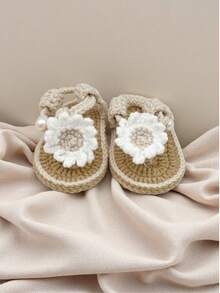 1 Pair Handmade Infant Sandals, Crochet Daisy Pattern, Yellow And White, Pearl Button Decor - Beige - View 4