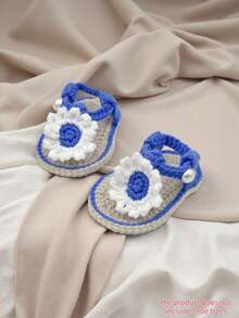 1双手工婴儿凉鞋，钩针雏菊图案，黄白相间，珍珠纽扣装饰 - 藍色 - 查看 8