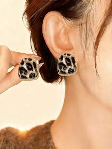 一对奢华几何不对称豹纹耳钉，适合约会、度假、日常佩戴、宴会、婚礼、派对、送礼等场合。 - 彩色 - 查看 2
