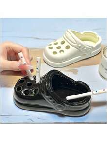 1pc Unique Soft Clog Shoe Ashtray, Simulation Daily Tools Design, Ideal For Home, Office, Hotel Decor, Perfect Valentine'S Day & New Year Gift, Spring Festival Collectible Piecedecorroom Decor Bedroomautumn Home Decorwall Decorhome Decor Living Roomhome Accessoriesdecorhouse Decorparty Bag Fillerchristmas Baubleschristmas Partychristmas Decorations Homechristmas Decorationschristmas Stocking Fillersgifts For Men