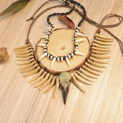 1件复古维京渡鸦头骨椰壳项链 - 树脂动物不对称獠牙造型，哥特风格首饰，复古串珠獠牙吊坠项链，时尚项链