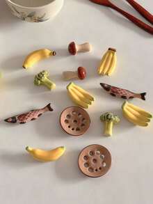 6件套可爱陶瓷刀叉勺筷架套装，清新治愈风格，色彩缤纷的水果和鱼图案，精致的釉面陶瓷筷架，适合日常餐桌装饰和家庭聚会。 - 彩色 - 查看 6