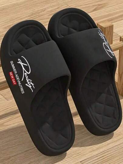 Nuevas pantuflas cómodas y suaves de moda versátiles para el hogar, con diseño de escamas de pescado negro simple, suela gruesa, material ligero de EVA, para uso en el baño, sin cordones para hombres (Elija el tamaño apropiado según la longitud de su pie)