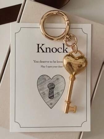 金银双色爱情锁钥匙扣 - 可爱心形吊坠，刻有“爱”字，耐用锌合金材质，完美搭配包包和配饰，情侣必备，包包配件 | 趣味设计 | 耐用锌合金材质，钥匙扣，包包吊坠，女士包包钥匙扣，包包配件，包包吊坠，包包挂饰吊坠