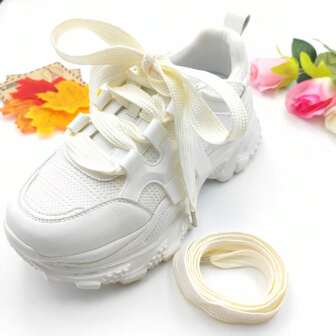 1双110厘米时尚2厘米宽金属头扁平鞋带，适用于平底鞋、休闲鞋、厚底运动鞋，需另购。