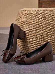 Brown Patent Two-Tone Square Toe Bow Block Heel Pumps – 5cm - Brown - View 5
