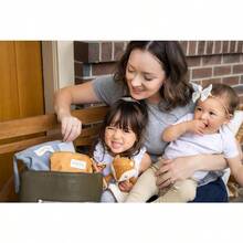 huPearhead Mom Things and Baby Things - Juego de 2 bolsas de pañales esenciales para almacenamiento de pañales cosméticos neutros y bolsas de accesorios para mamá nueva y recién nacido regalo del día220 - como en la foto - Ver 7