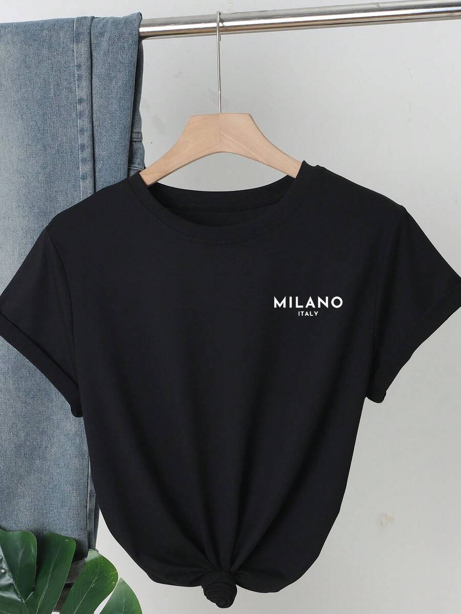 女士浅蓝色休闲短袖T恤，胸前印有“米兰，意大利”字样 - 透气圆领春夏上衣，中等弹性，可机洗，日常时尚圆领印花T恤，女士T恤
