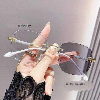 透明至灰色复古方形镜框时尚眼镜，适合日常佩戴