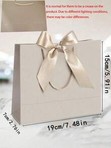 Bộ 4 túi quà tặng, bao gồm 1 túi quà, 1 giấy mỏng, 1 thiệp có ruy băng, túi mua sắm, túi đựng quà có quai xách, túi giấy có quai xách trang trí nơ, thích hợp cho tiệc cưới của bé gái, Giáng sinh, Lễ Tạ ơn, Năm mới, đám cưới, quà sinh nhật, tiệc phù dâu/bạn gái ngày Valentine và các dịp khác. - Nhiều màu - Xem 8