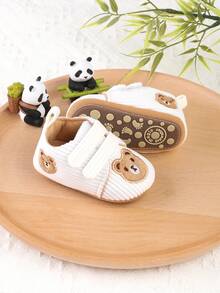 1 Đôi giày thể thao thông thường thiết kế móc và vòng hình gấu hoạt hình dành cho trẻ sơ sinh, phù hợp cho trẻ sơ sinh từ 0-3 tháng tuổi, trẻ mới biết đi, bé trai và bé gái từ 0-1 tuổi, thoải mái cho mùa xuân, mùa thu, mùa đông - trắng - Xem 11