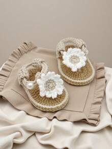 1 Pair Handmade Infant Sandals, Crochet Daisy Pattern, Yellow And White, Pearl Button Decor - Beige - View 5