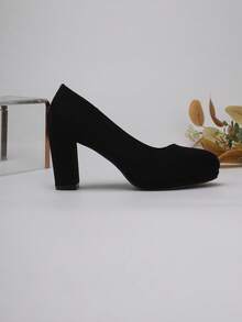 8.7厘米厚底圆头高跟鞋，厚底套脚式正装鞋，哑光黑色绒面革女士正式鞋，适合工作和通勤穿着。 - 黑色 - 查看 5