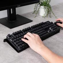 1 Giá đỡ bàn phím máy tính (có thêm dải chống trượt), Có hai kích cỡ: 78 phím/108 phím, Nhiều màu sắc, Giá đỡ bàn phím nghiêng bằng acrylic giúp gõ phím thoải mái, Khay bàn phím trong suốt giúp gõ phím và làm việc dễ dàng, Giá đỡ bàn phím kèm vỏ silicon chống trượt. - Nhiều màu - Xem 12