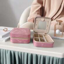 1个天鹅绒首饰盒，方形拉链首饰收纳盒，便携式旅行首饰盒，优雅首饰整理盒，可存放戒指、耳环、项链、口红和其他迷你化妆工具，天鹅绒外层，方便旅行和居家首饰收纳，也是开学季的必备品。 - 彩色 - 查看 19