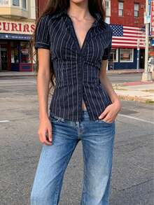 女士Y2K休闲90年代通勤简约时尚性感胸前荷叶边条纹设计全纽扣领短袖修身衬衫，夏季 - 藏蓝色 - 查看 5