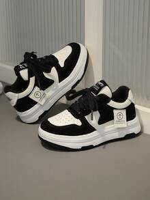 儿童休闲运动鞋一双，舒适百搭，男女童皆宜，软底防滑，春秋季儿童休闲鞋。