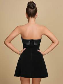 女士新款优雅浪漫无肩带黑色丝绒迷你连衣裙，适合婚礼季和派对；女士高腰A字连衣裙，适合与朋友享用早午餐、约会、情人节、生日等场合。 - 黑色 - 查看 3