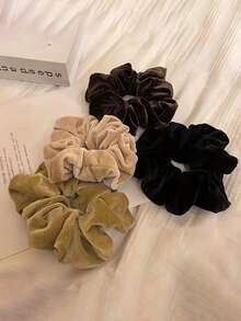 4 قطع من الكشاكش المخملية، ربطات شعر ذات طيات موضة أنيقة ومتعددة الاستخدامات، إكسسوارات شعر مناسبة للخريف/الشتاء، هدايا لملء جوارب ، هدايا للنساء، هدايا عيد الميلاد، ملء جوارب للبالغين، إكسسوارات شعر، هدايا للنساء، هدايا عيد الميلاد - متعدد الألوان - مشاهدة 2