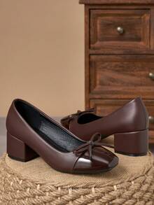 Brown Patent Two-Tone Square Toe Bow Block Heel Pumps – 5cm - Brown - View 1