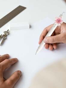 قلم جل شفاف ملون بزهور الكرز خماسية البتلات من الراتنج، أسود 0.5 ملم، أنيق وجميل للتوقيع، قلم إبرة، مناسب للدفاتر والقرطاسية والواجبات المنزلية والرسم وطلاب الفن - الأسود - مشاهدة 3