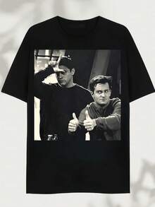 Friends TV Series Sitcom Graphic T-Shirt - Chandler & Joey Thumbs Up Icon Scene, 100% Soft Round Neck Short Sleeve Casual Shirts For Men, All Year Round Fan Clothing Pop Culture Style Bohemian Durable Material - 黑色 - 查看 1