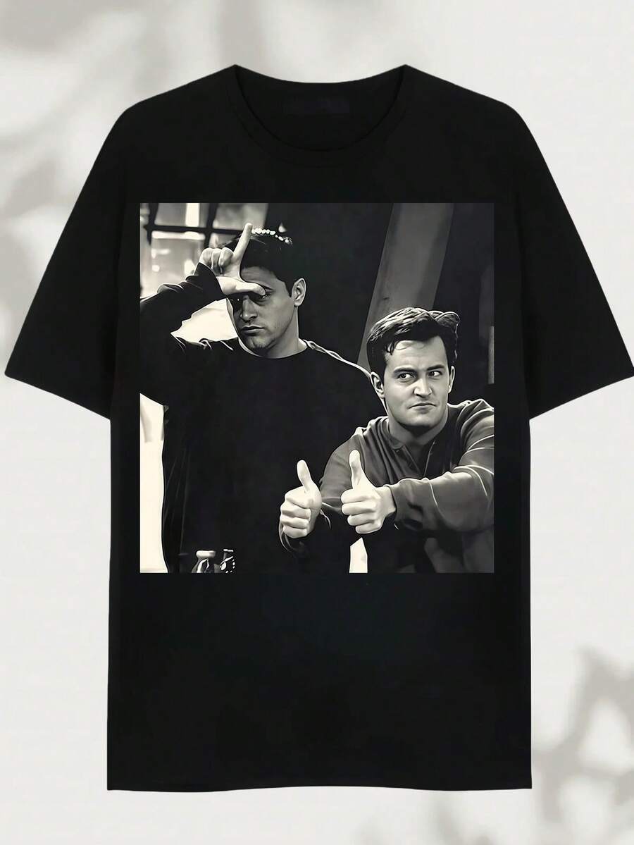 Friends TV Series Sitcom Graphic T-Shirt - Chandler & Joey Thumbs Up Icon Scene, 100% Soft Round Neck Short Sleeve Casual Shirts For Men, All Year Round Fan Clothing Pop Culture Style Bohemian Durable Material - 黑色 - 查看 1
