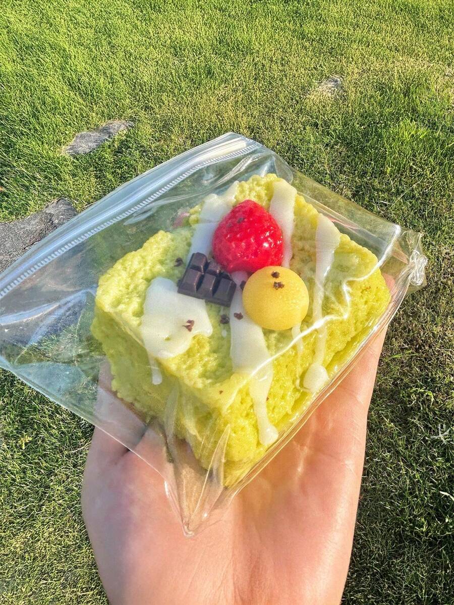 1個柔軟可愛草莓吐司捏捏樂玩具，多層可拆卸設計，聖誕禮物，柔軟可愛玩具，舒壓玩具，Taba柔軟可愛玩具，齋月禮物，兒童指尖玩具，辦公室與旅行舒壓玩具，適合兒童、青少年和成人