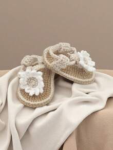 1 Pair Handmade Infant Sandals, Crochet Daisy Pattern, Yellow And White, Pearl Button Decor - Beige - View 6