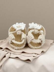 1 Pair Handmade Infant Sandals, Crochet Daisy Pattern, Yellow And White, Pearl Button Decor - Beige - View 7